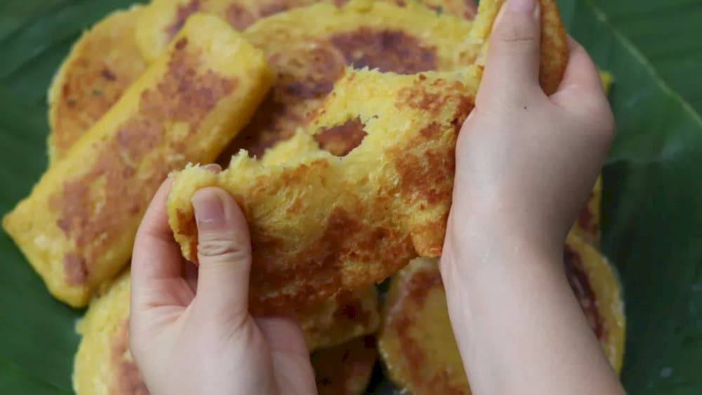 They offer a crunchy crust with a soft, slightly sweet interior – perfect on a cold morning